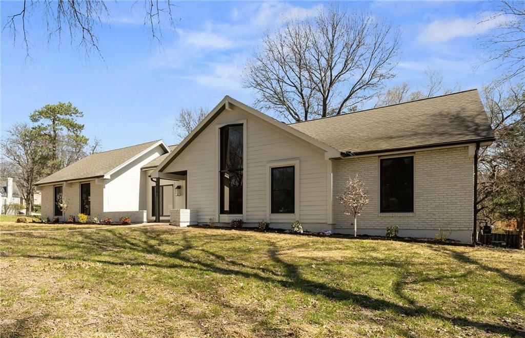 10301 Howe Drive — photo 2