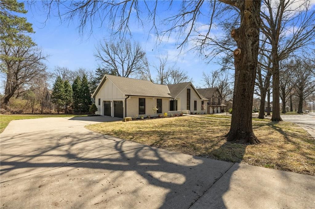 10301 Howe Drive — photo 4