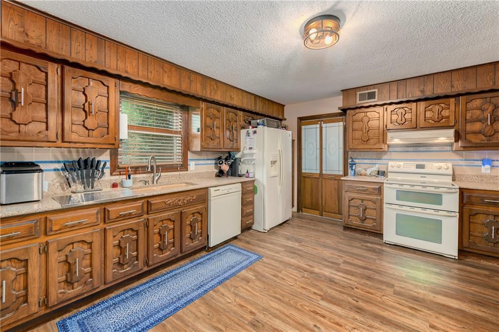 16505 Greenwald Drive — photo 24