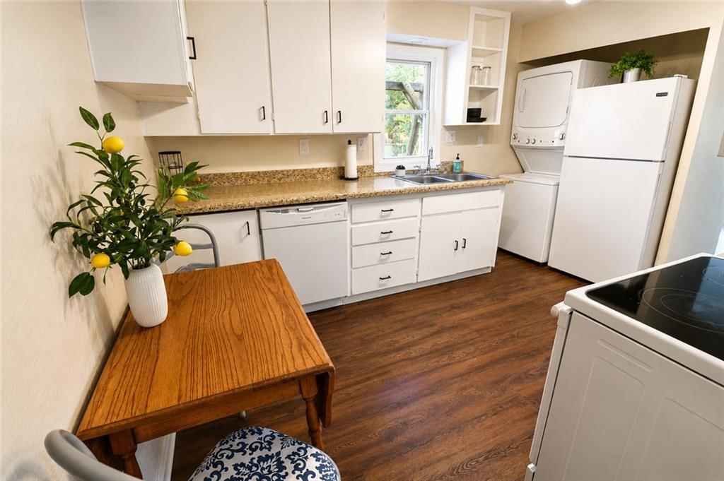 405 Russell Street — photo 9