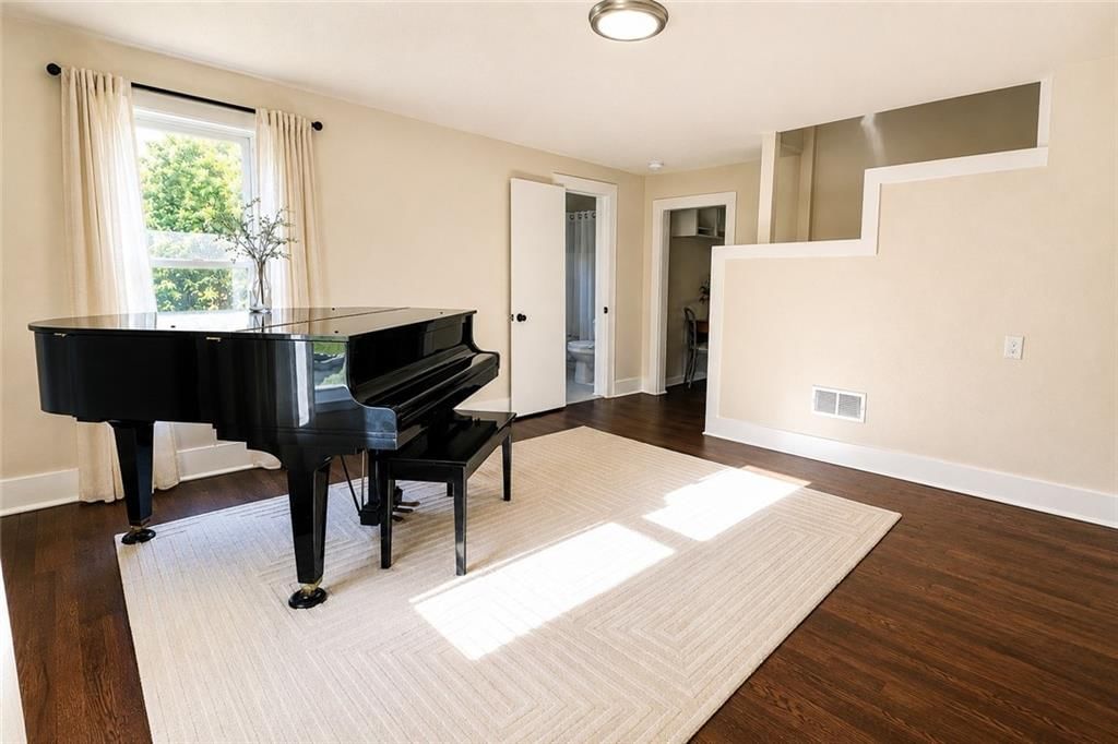 405 Russell Street — photo 12