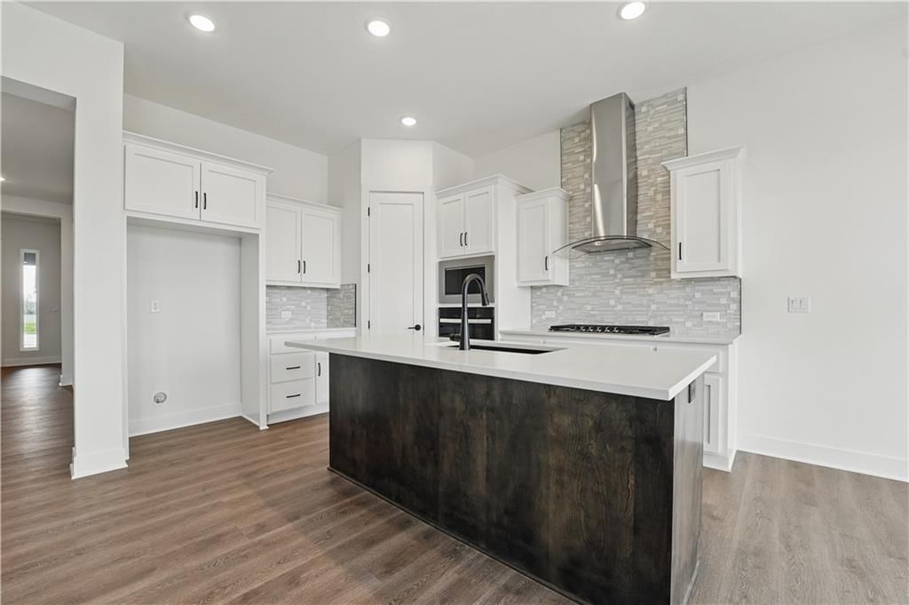 1706 NW 105th Street — photo 2