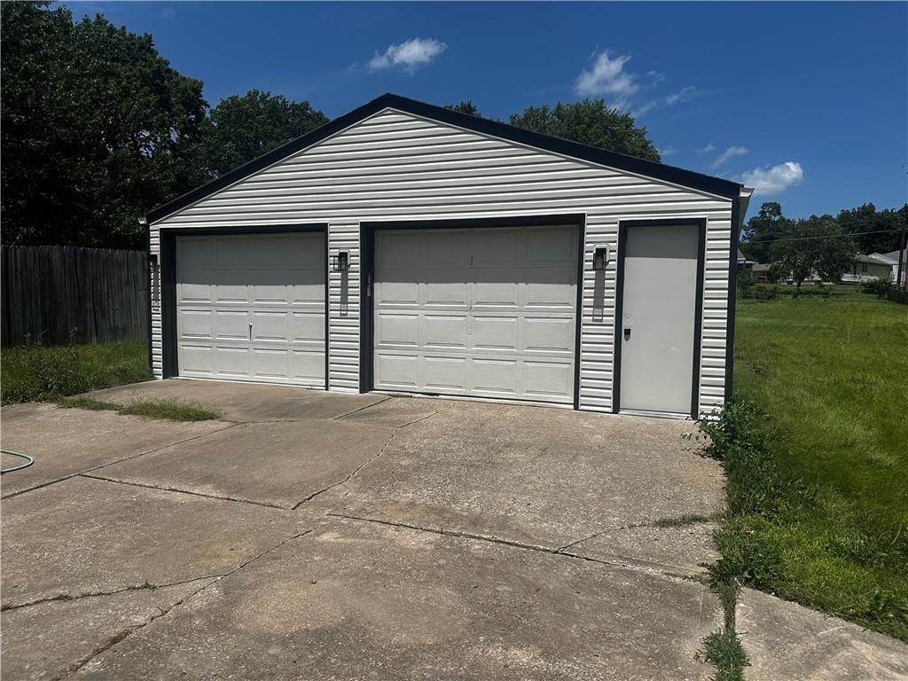 1000 W 27th Street — photo 15