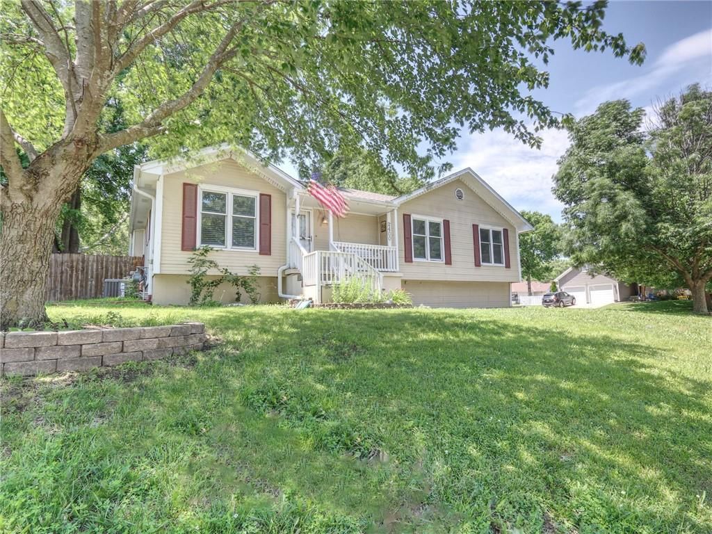 2400 S Park Avenue — photo 2