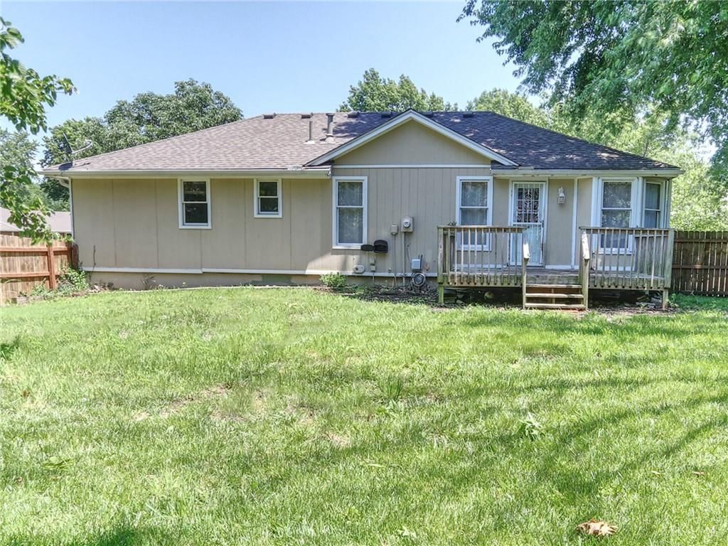 2400 S Park Avenue — photo 3
