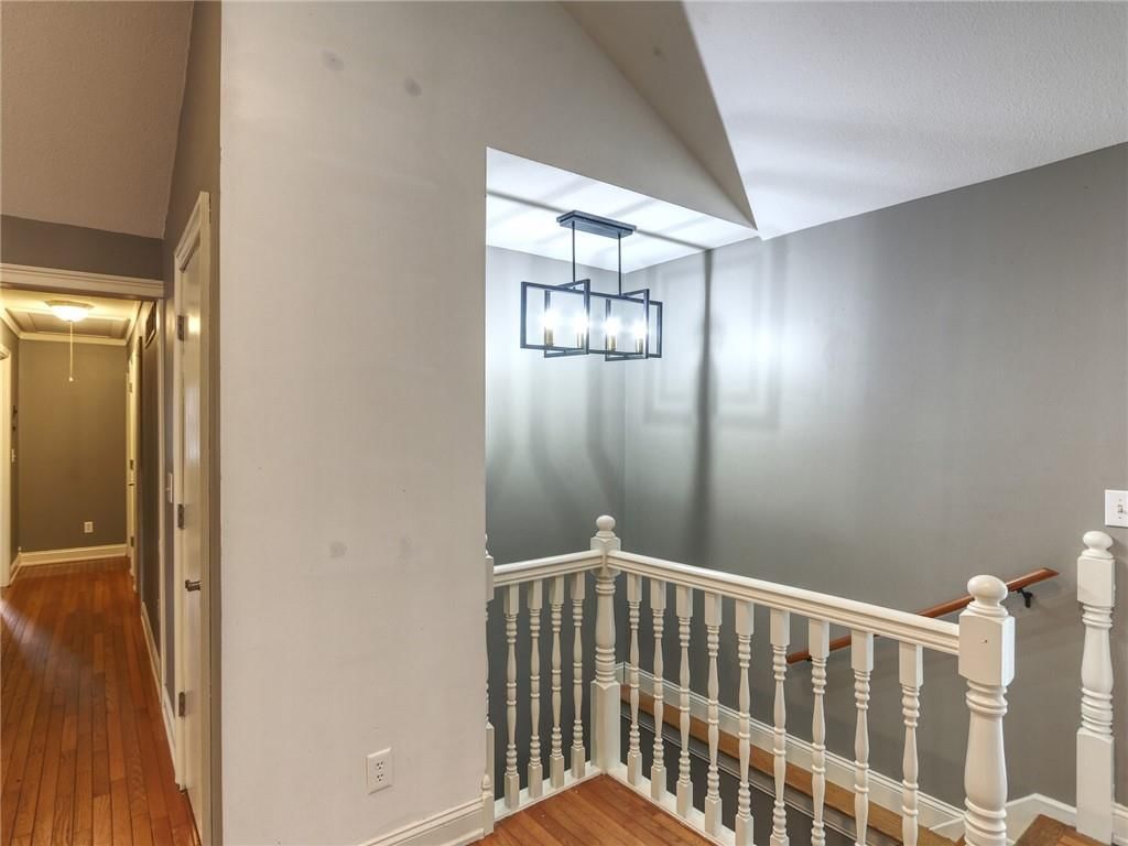 2400 S Park Avenue — photo 5