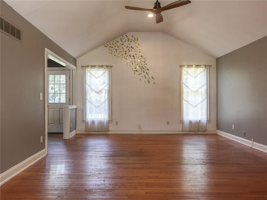 2400 S Park Avenue — photo 6