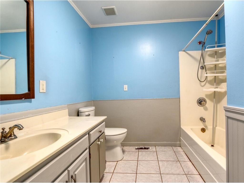 2400 S Park Avenue — photo 11