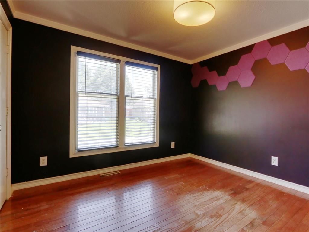 2400 S Park Avenue — photo 13