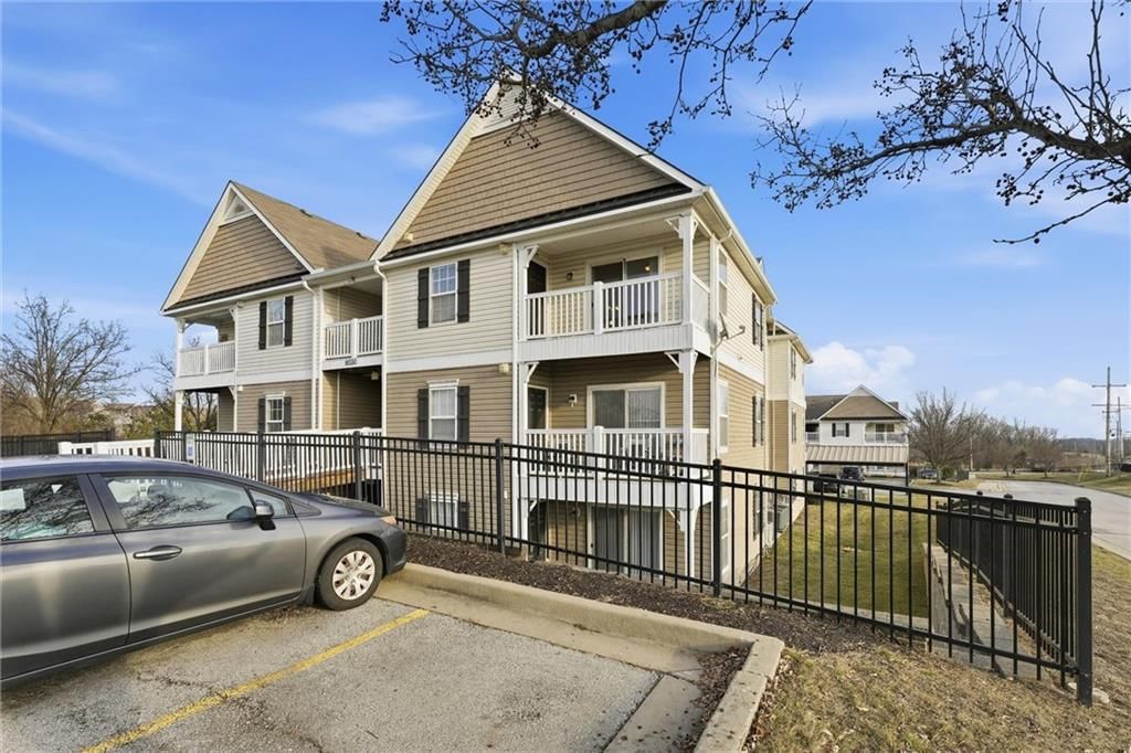 8030 N Drury Avenue — photo 2