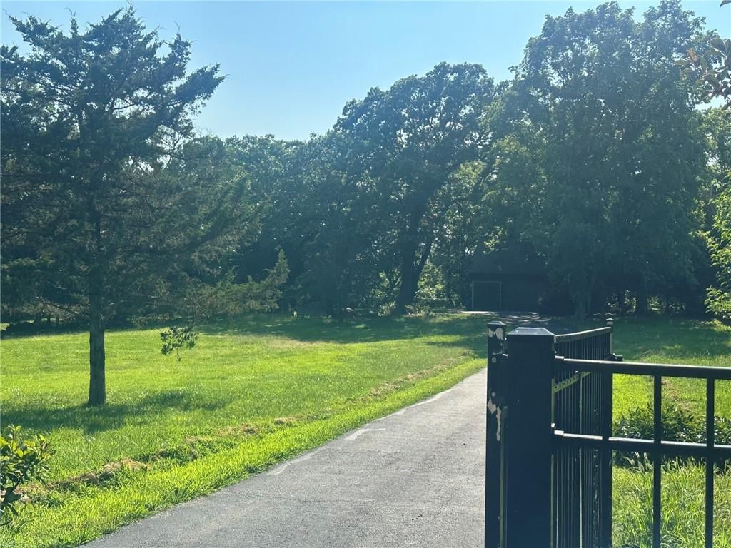 9000 Oak Country Lane — photo 2