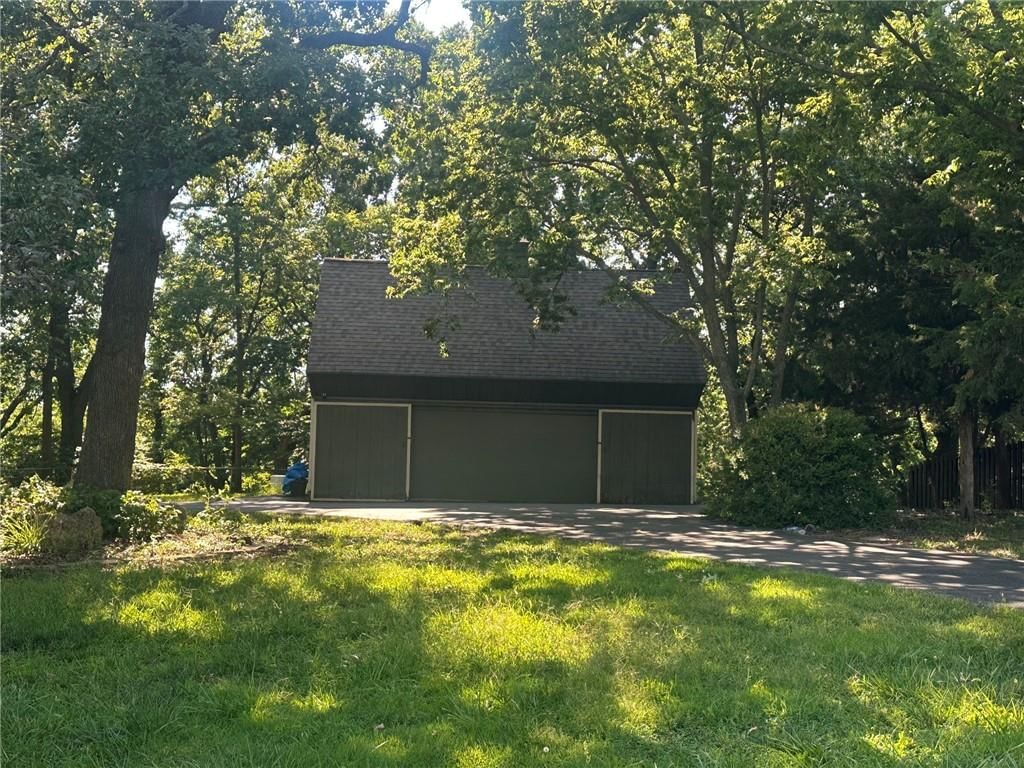 9000 Oak Country Lane — photo 6