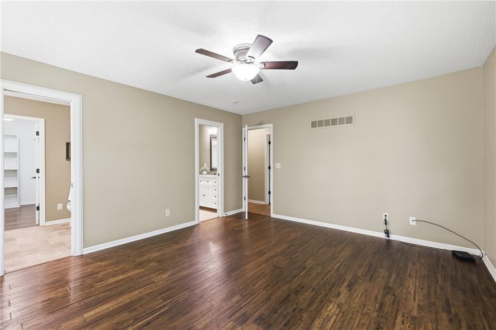 9000 Oak Country Lane — photo 23
