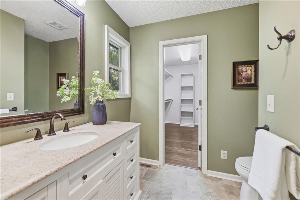 9000 Oak Country Lane — photo 24