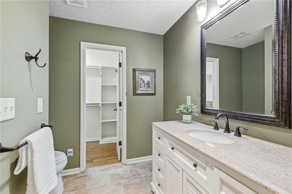 9000 Oak Country Lane — photo 28