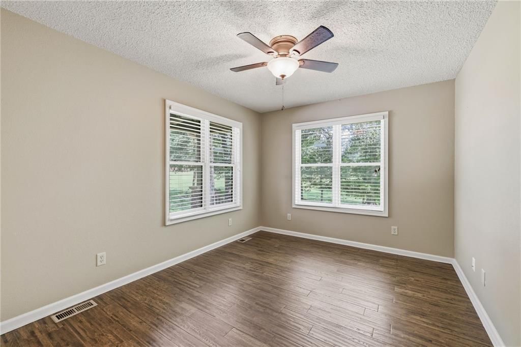 9000 Oak Country Lane — photo 30