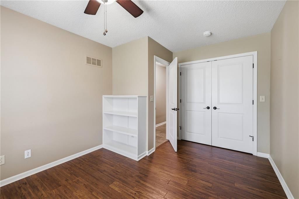 9000 Oak Country Lane — photo 32