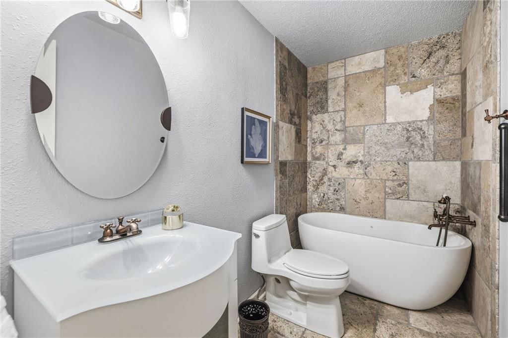 9000 Oak Country Lane — photo 34