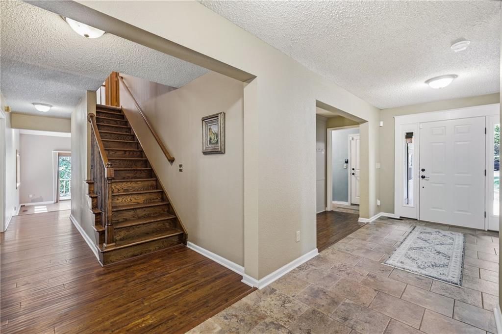 9000 Oak Country Lane — photo 37