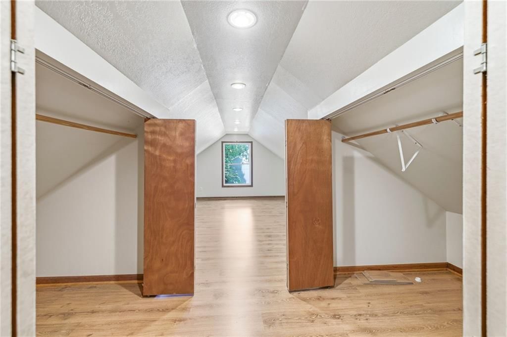 9000 Oak Country Lane — photo 43