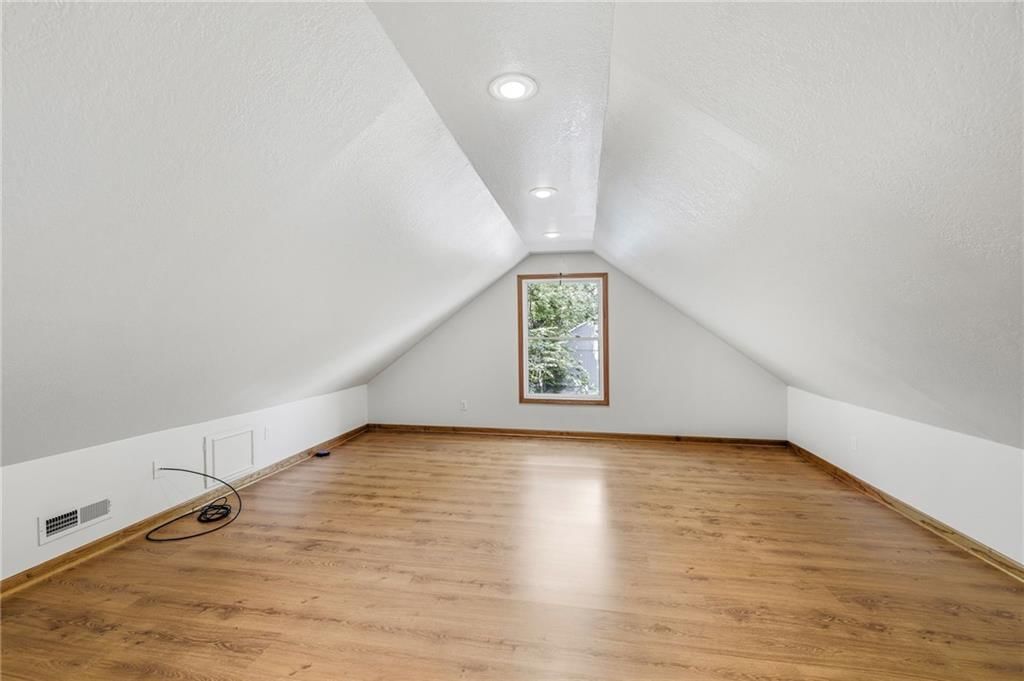 9000 Oak Country Lane — photo 44