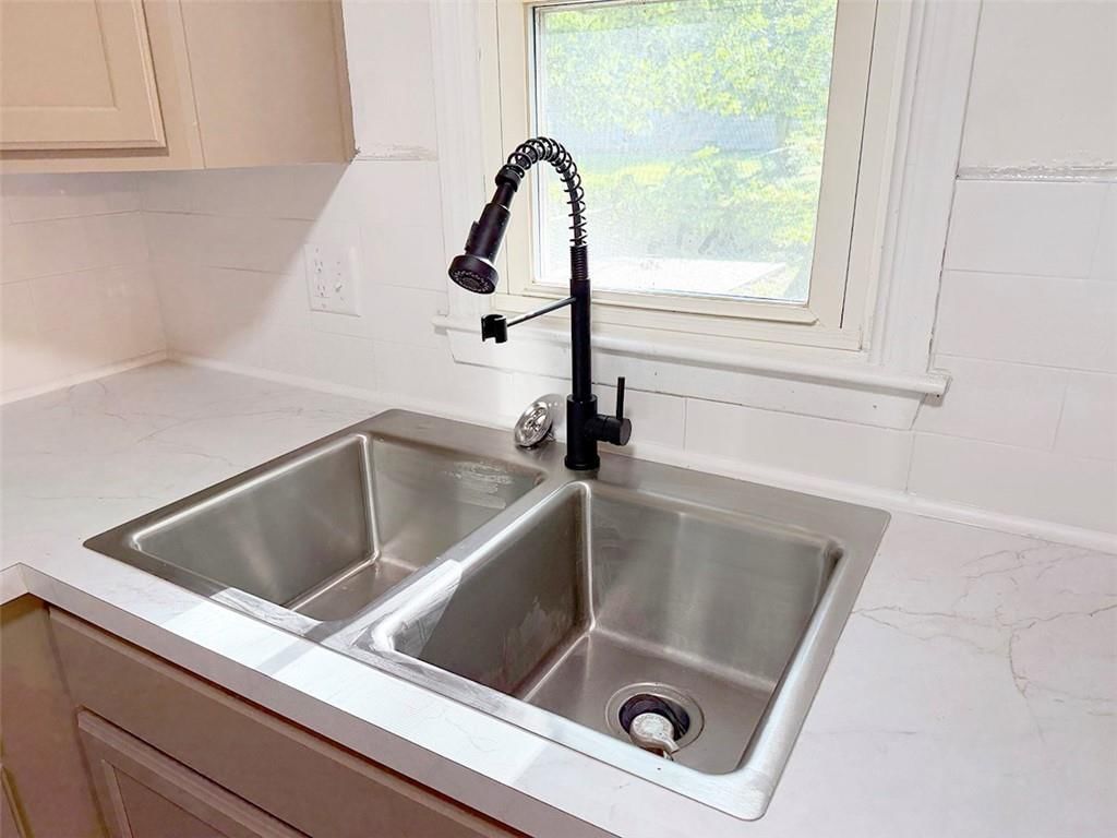 4016 S Spring Street — photo 20