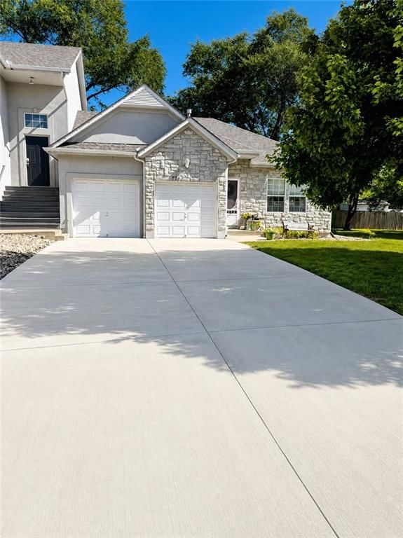 724 S Woodson Lane — photo 1