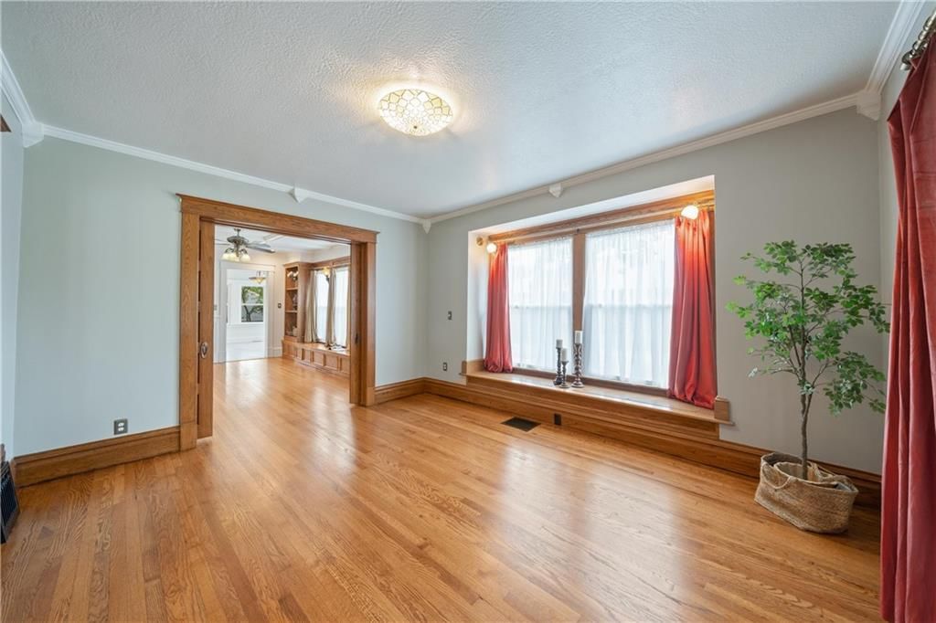 105 NE Douglas Street — photo 8
