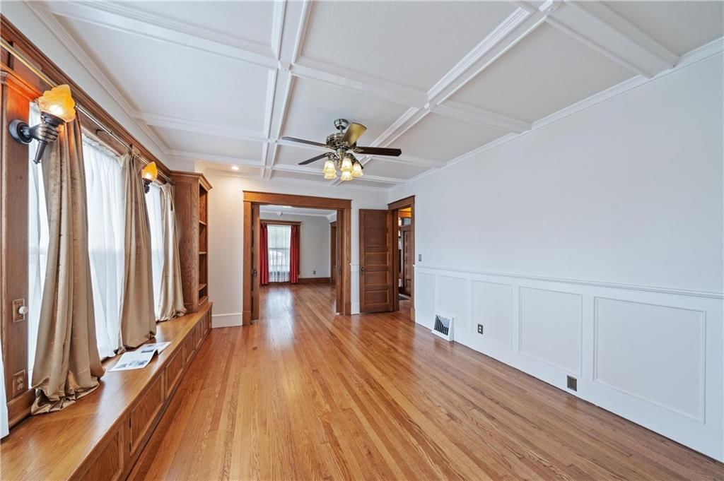 105 NE Douglas Street — photo 10