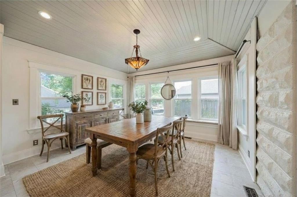 105 NE Douglas Street — photo 13