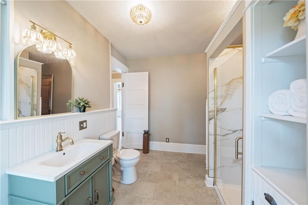 105 NE Douglas Street — photo 22
