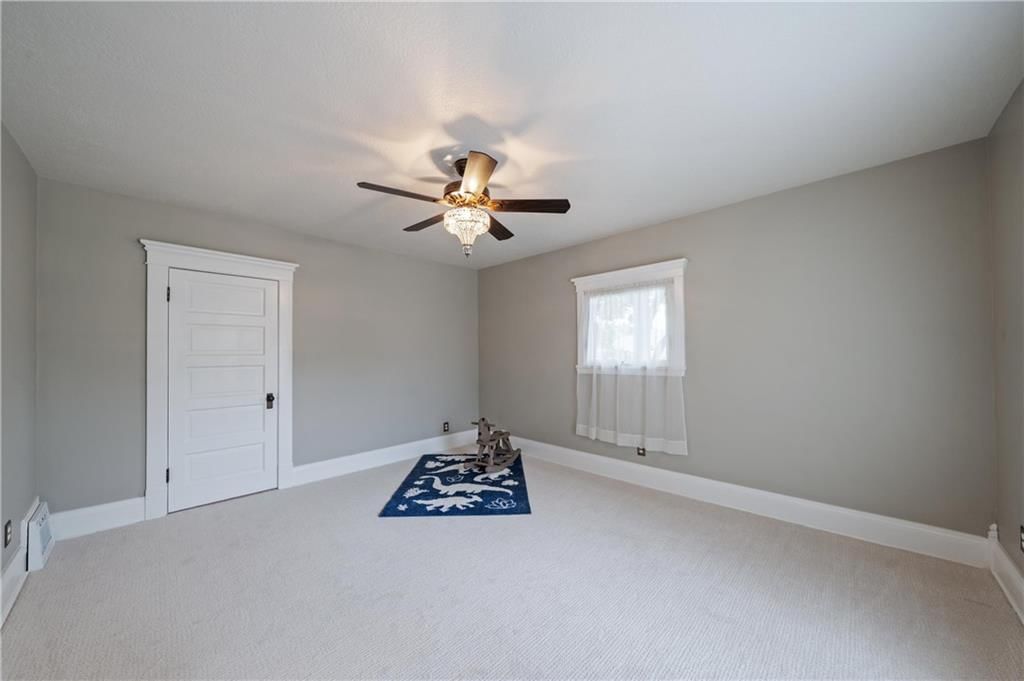 105 NE Douglas Street — photo 26