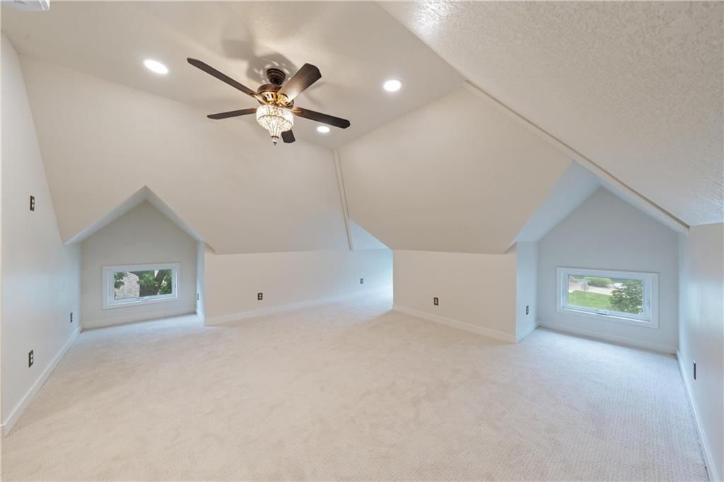 105 NE Douglas Street — photo 30