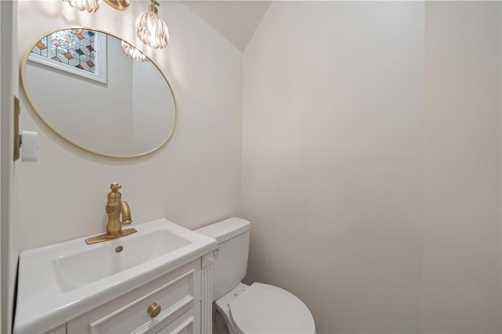 105 NE Douglas Street — photo 35