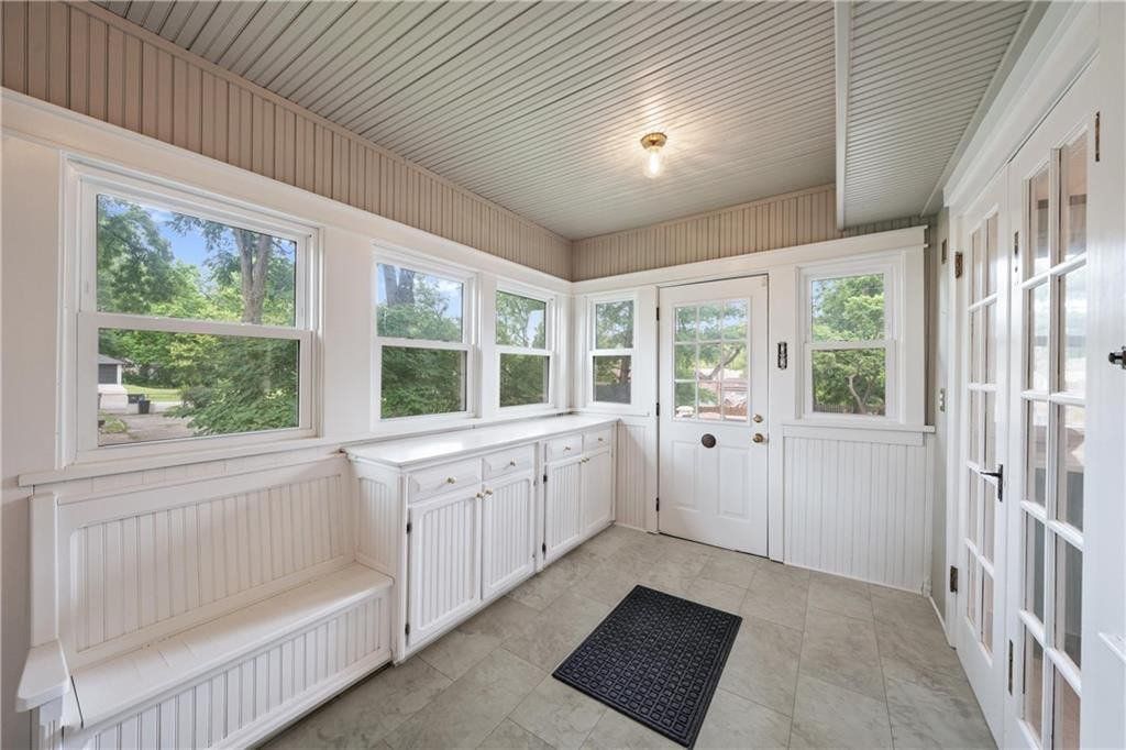 105 NE Douglas Street — photo 36