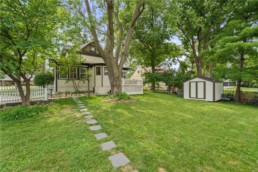 105 NE Douglas Street — photo 38