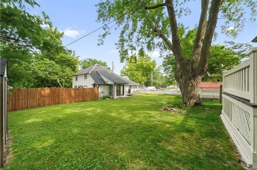 105 NE Douglas Street — photo 40