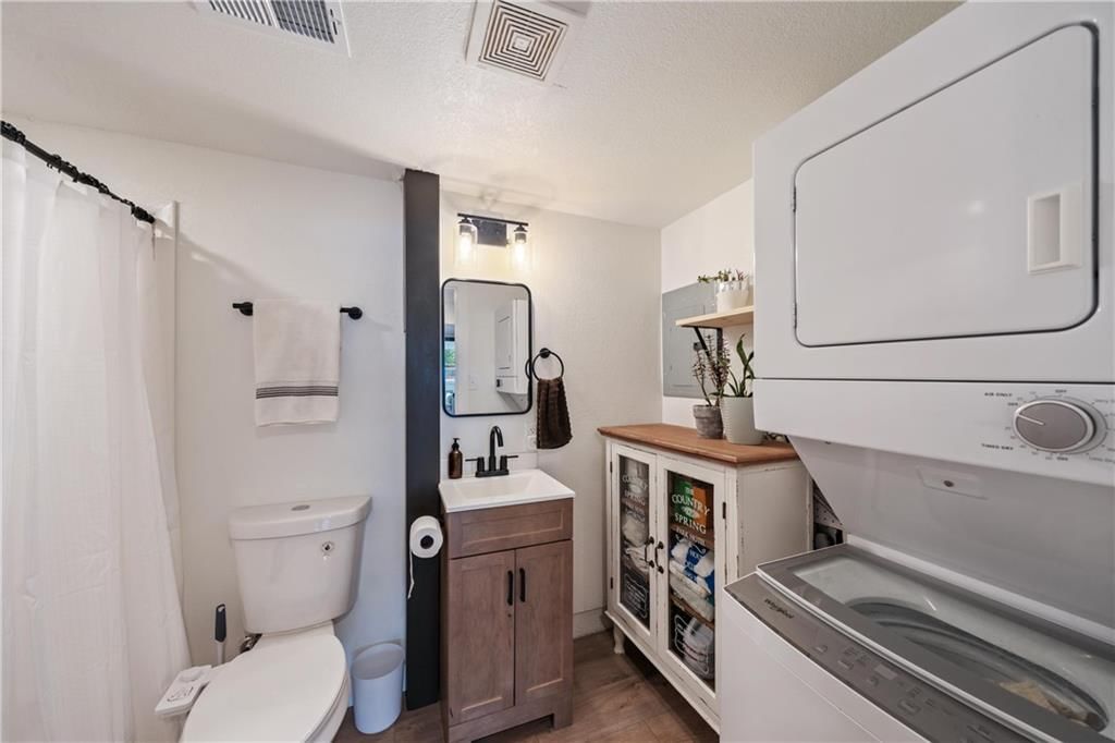 105 NE Douglas Street — photo 51