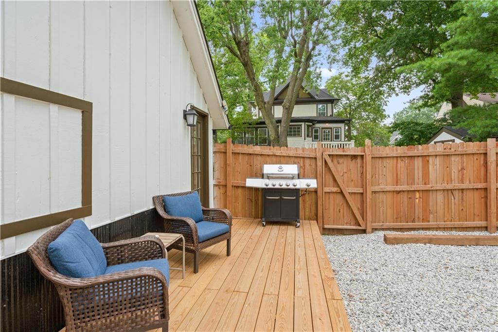 105 NE Douglas Street — photo 55