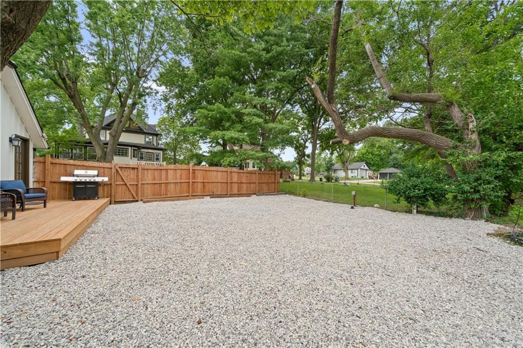 105 NE Douglas Street — photo 56