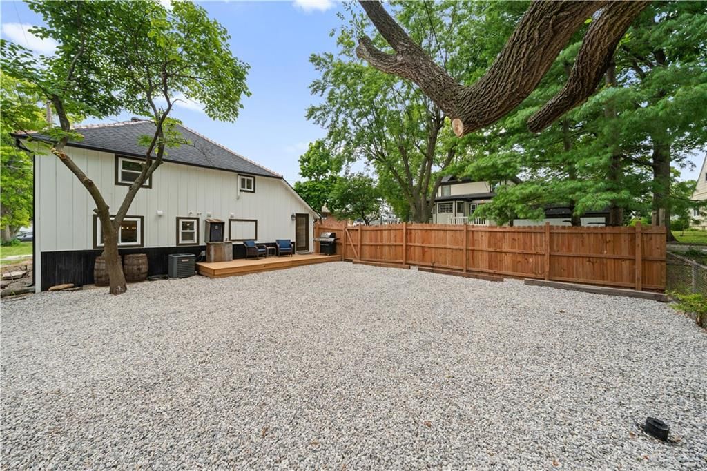 105 NE Douglas Street — photo 57