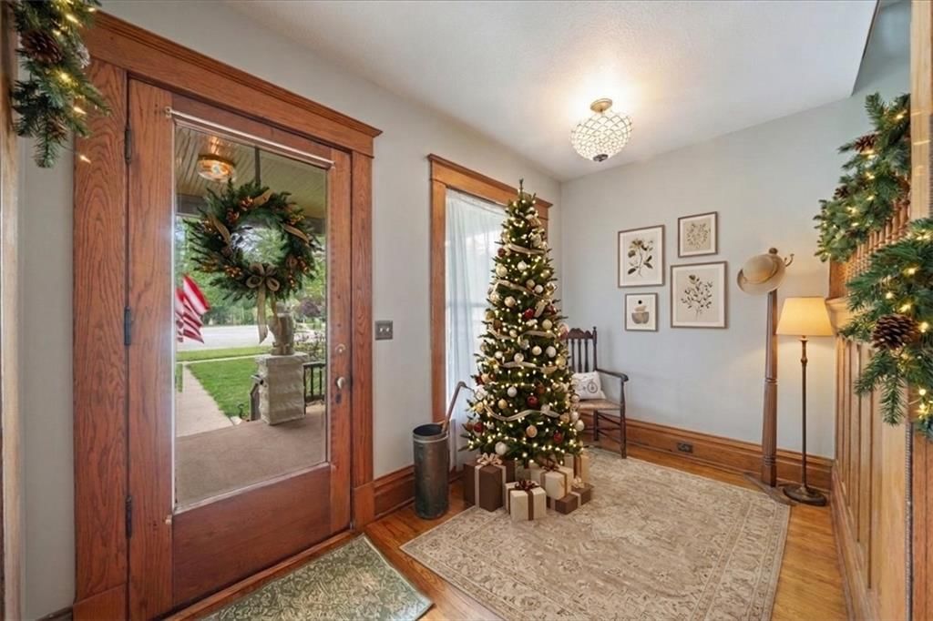105 NE Douglas Street, Lee's Summit, MO