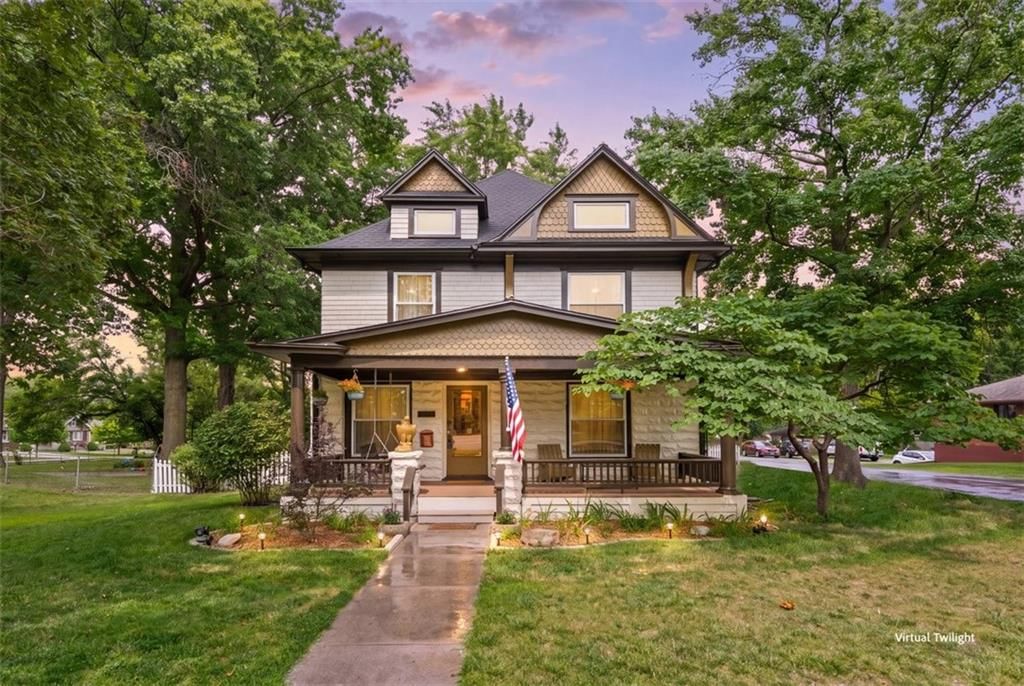 105 NE Douglas Street, Lee's Summit, MO: listing photo 2