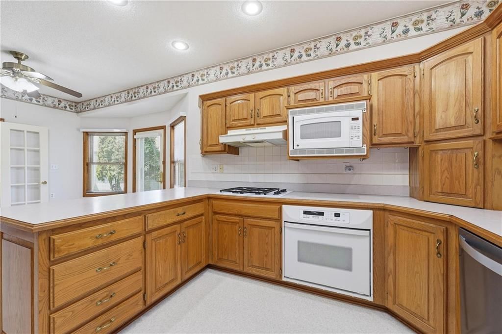 2910 S SWOPE Drive — photo 6
