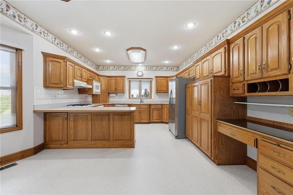 2910 S SWOPE Drive — photo 10