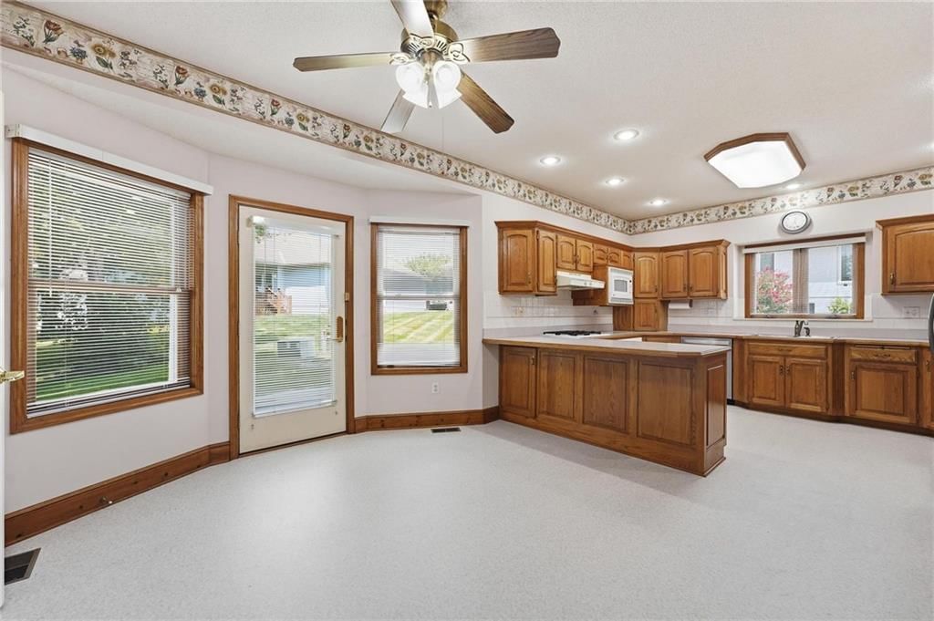 2910 S SWOPE Drive — photo 11