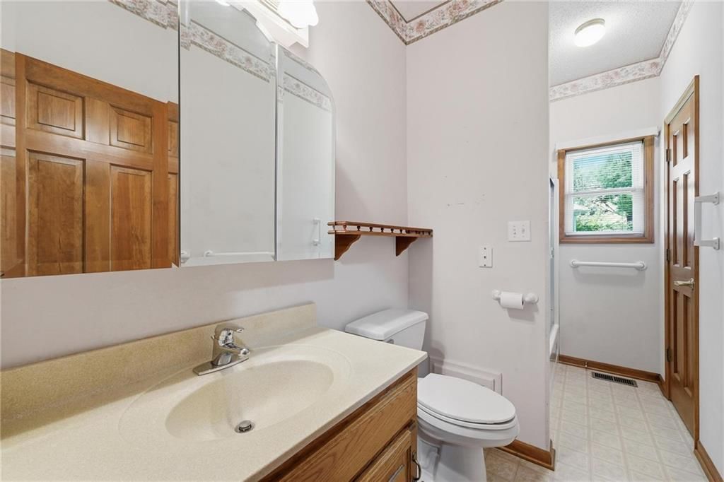 2910 S SWOPE Drive — photo 26
