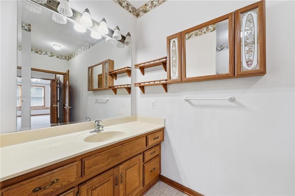 2910 S SWOPE Drive — photo 27