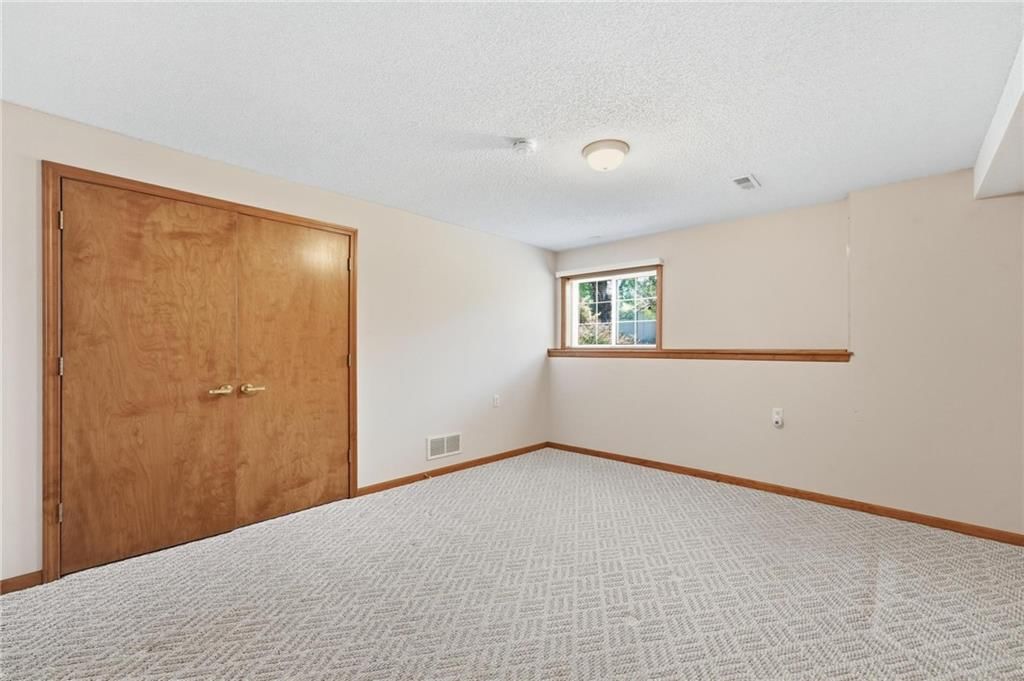 2910 S SWOPE Drive — photo 30