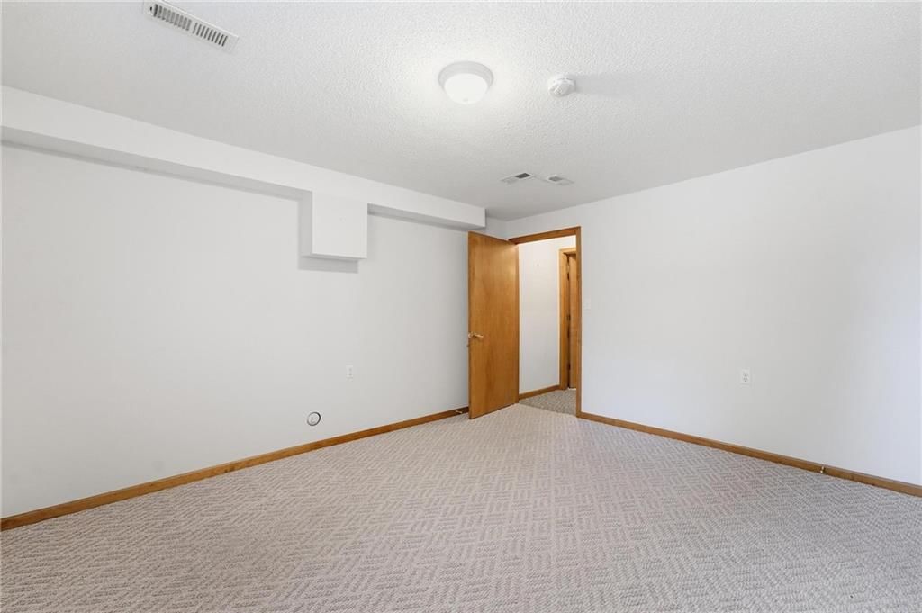 2910 S SWOPE Drive — photo 31